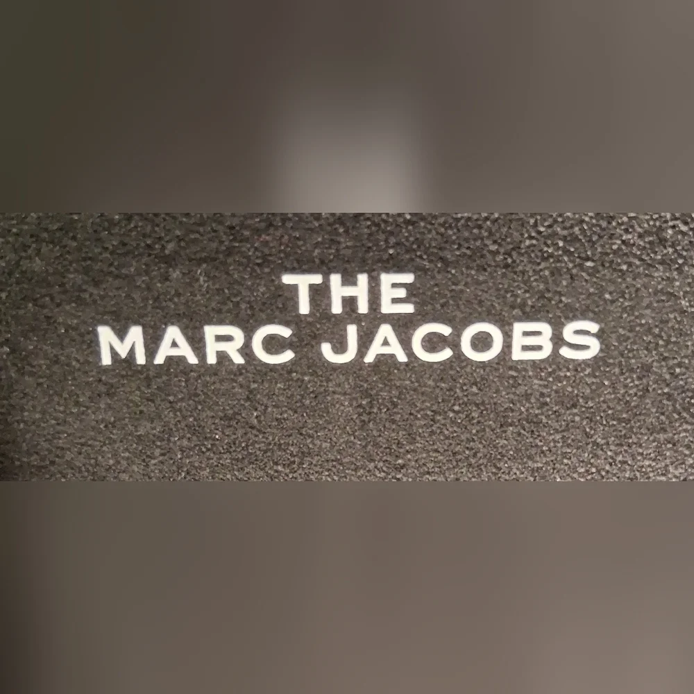 NWT Marc Jacobs Black Vegan XL Hard Clam Shell Glasses Travel Case & Wipe
